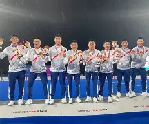 包含爱沙尼亚女子曲棍球队力挽狂澜，斩获奖牌的词条